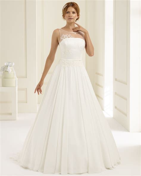 Viele angehende bräute schauen sich direkt nach der verlobung nach ihrem brautkleid um, denn. Brautkleider Berlin ️ Hochzeitshaus Schubert ️ Brautmoden ...