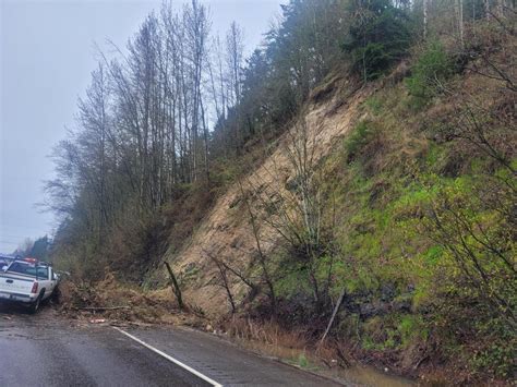 Intense Rain Cited In I 5 Landslide That Closed Northbound Freeway