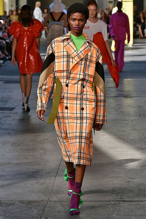 We did not find results for: 1001 + Idee per Moda autunno inverno 2019 donna