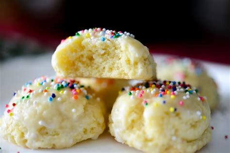 Italian anise cookies with icing and sprinkles recipe. Italian Christmas Cookies Anise | Christmas Cookies