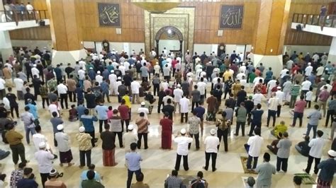 Bacaan kedua doa qunut ini disajikan dalam lafal arab yang dilengkapi dengan latin dan artinya. Doa Qunut Nazilah Untuk Doa Tolak Bala - Cahaya Islam