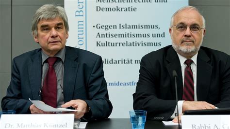 Jakob augstein hätte die wasserbombe gegen die alte eibe in seinem garten werfen können. Rabbi Cooper nennt Jakob Augstein einen Antisemiten - DER ...