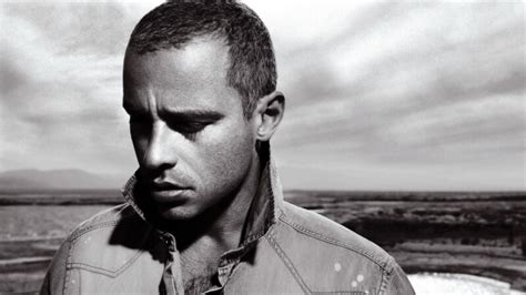 Son of rodolfo ramazzotti and raffaella molina, eros was raised in rome in the cinecittà neighborhood. Otra como tú - Eros Ramazzotti - Wikitesti