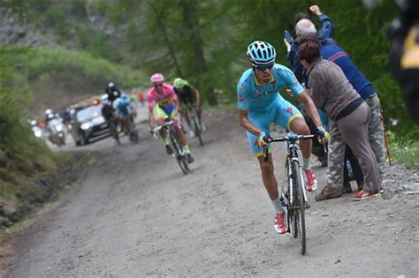 O español mikel landa (bahrain victorious) viuse obrigado á retirada de oâ giro â de italia de ciclismo, ao sufrir unha aparatosa caída a 4 quilómetros da meta da quinta etapa disputada entre. La Vuelta - Mikel Landa : «Un bloc Astana très fort»