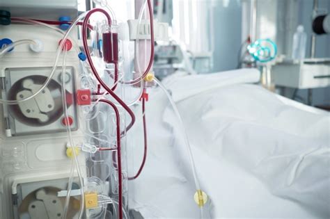Ards, acute respiratory distress syndrome; O paciente infectado com covid-19 descansa na sala de ...