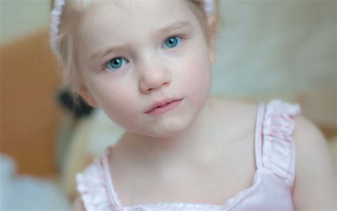 Cute Little Blue Eyes Princess Hd Wallpaper Cute Little Babies