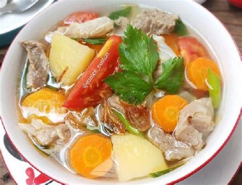 Sup iga ada beberapa resep masakan lebaran tanpa santan yang bisa kamu buat, salah satunya ialah sup iga. 3 Resep Sop Daging Empuk, Kuahnya Segar Dimasak dengan Rempah