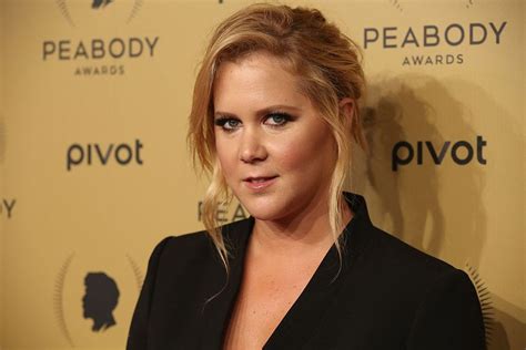 amy schumer does stand up two weeks after giving birth