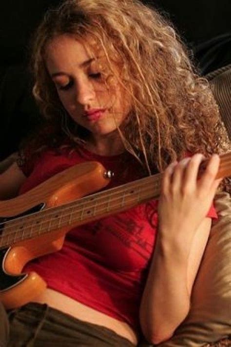 Tal Wilkenfeld Bass Player Extraordinaire Female Guitarist Bass