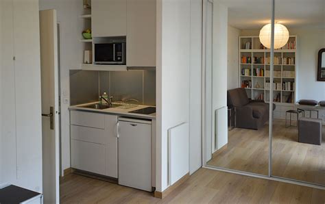 Quand on a un petit espace, notamment un studio, il n'est pas souvent évident de caser un salon, un coin chambre et un espace pour la cuisine dans moins de 20 m². Astuces pour créer un coin repas et cuisine dans un petite espace