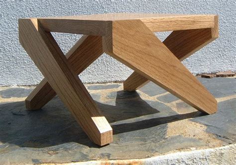This wood cake stand is one of my favorites, and i'm hoping to be able to make some so that i can share with you girls out there. Small Oak Table - by KnickKnack @ LumberJocks.com ...