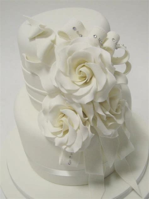 Entdecke rezepte, einrichtungsideen, stilinterpretationen und andere ideen zum ausprobieren. Emma Jayne Cake Design This is beautiful | Hochzeitstorte ...