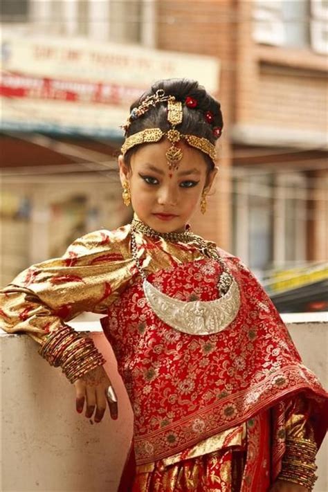 newari girl kathmandu nepal people around the world culturas del mundo niños del mundo y