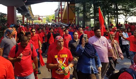 Red, tela de red, neto, forma abreviada de the internet: 161121-MY-bersih-red.jpg — BenarNews