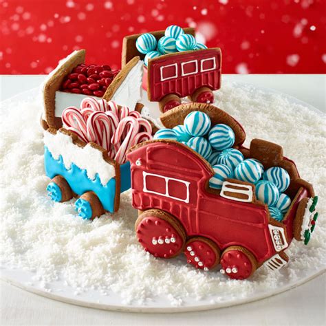 With a crumbly cookie crumb, and a creamy white chocolate cream. 20+ Cute Christmas Treats - Easy Recipes for Holiday ...