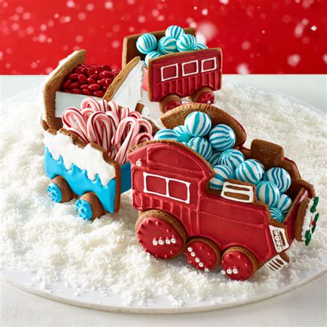 This combination of a classic christmas cake and a frosty baked alaska gives you two desserts in one. 20+ Cute Christmas Treats - Easy Recipes for Holiday ...