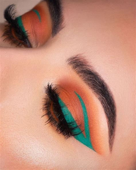 37 Astonishing Green Eye Makeup Ideas To Looks More Pretty Now In 2020