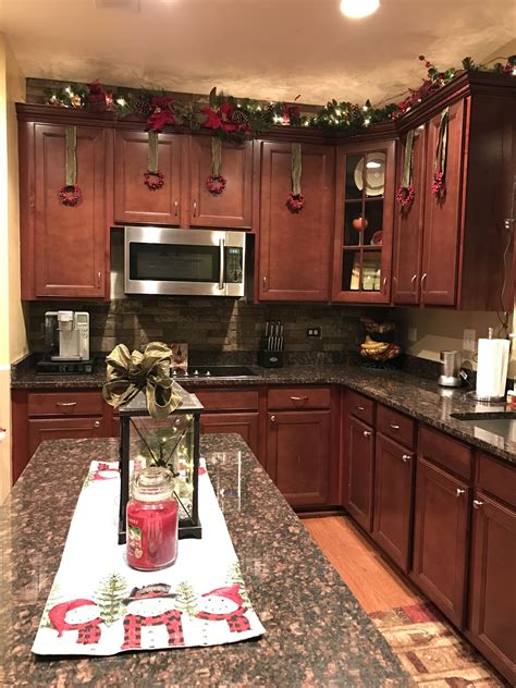 Like The Wreaths On The Cabinets Kitchen Christmas By A Thoughtful