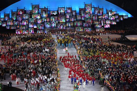 Feb 09, 2018 · 平昌五輪は9日午後8時から開会式が行われる。五輪の開会式ではハトが焼け死んだり、式で独唱した少女が「口パク」だったりと、物議を醸す. リオデジャネイロ五輪開会式で入場する日本選手団 ― スポニチ ...