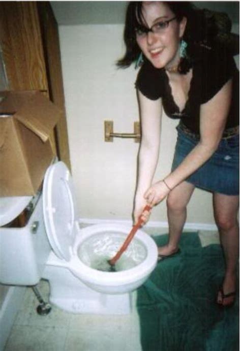 Hot Girls Unclogging Toilets 28 Pics Izismile Com