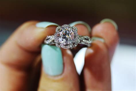 Customers buy engagement rings online in india since there is a wide choice of exclusive engagement ring designs and the competitive engagement ring prices available. 15 Things Your Engagement Ring Says About You | TheTalko