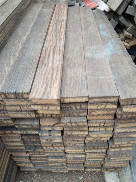 Menggunakan pagar kayu memang meningkatkan kesan artistik sebuah rumah. Papan kayu ulin lawas kalimantan, Perabotan Rumah di Carousell