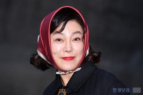 이 작업에는 역시 세계적인 메이크업 아티스트 스테판 마레(stephane marais)가 참여한다. 포토 최화정, '영원한 소녀' | 연예 | 한경닷컴