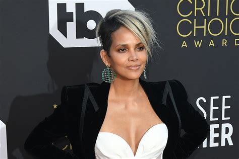 Photo Halle Berry Puts On Risky Display Her Breasts In Racy Jumpsuit