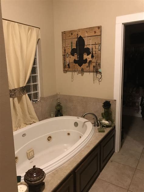 The right tub or bath seat can be a boost to your confidence as you handle your wiggling and wet little one. Jewelry hanger made out of pallet | Jewelry hanger, Corner ...