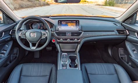 Browse interior and exterior photos for 2018 honda accord. 2018 Honda Accord Review: Alone in the Advanced Class ...