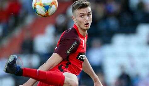 The tallest player in the bundesliga at 6'5, vfb stuttgart striker sasa kalajdzic has been head and shoulders above. In Serbiens Fokus: Franco Foda verzichtet auf Sasa Kalajdzic