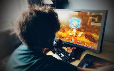 Boys who play video games have lower depression risk | UCL News - UCL ...