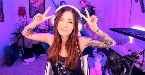 the most popular female twitch streamers of 2022