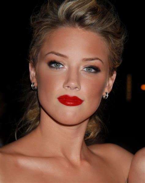 Amber Heard Wearing Simple And Classic Makeup Absolutely Stunning