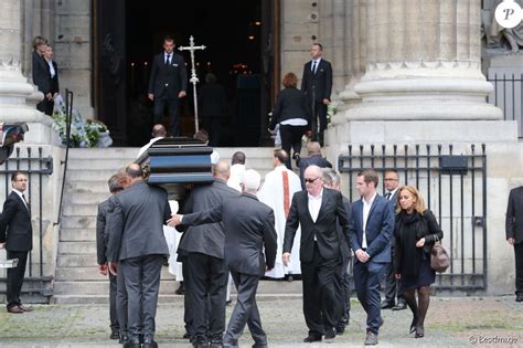 Si certains ont parfois voulu les opposer, il assure que le soutien indéfectible de l'acteur, notamment lors des obsèques de mireille darc, lui a. Pascal Desprez - Obsèques de Mireille Darc en l'église ...