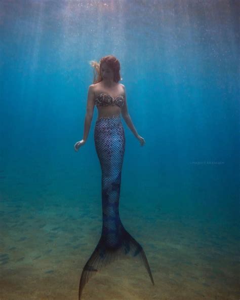 Beautiful floating real life mermaid Arquétipos Fantasias Arquetipo