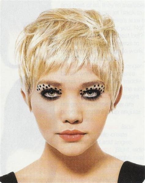 20 Best Short Feathered Pixie Haircuts