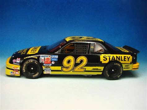Comparison of 1993 pontiac grand prix with similar cars. 1992 Chevrolet Lumina, Monogram 1:24 von Thomas Lutz