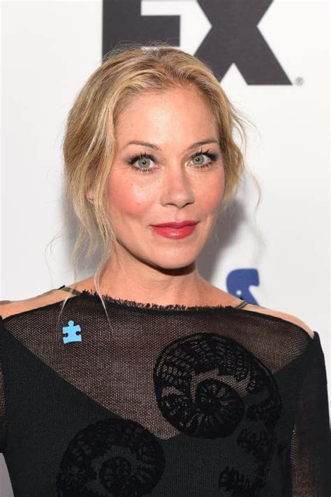 Christina applegate als kelly, katey sagal als peggy, ed o'neill als al und david faustino als bud bundy (von links). „Eine schrecklich nette Familie": Durch die Jahre mit „Al ...