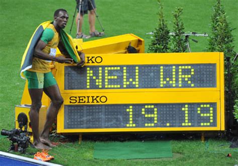 Crying adam gemili suffered a s*** olympics heartbreak after pulling his hamstring in the 200 heats in tokyo.the british sprinter came to japan. Usain Bolt breaks men's 200m world record