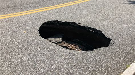 Small Sinkhole Closes Worlds Fair Park Drive In Downtown Knoxville