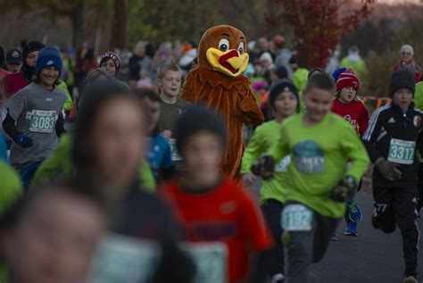 photos scenes from the 31st annual turkey trot