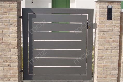 Attualmente esistono diversi tipi di cancelli in ferro, sia per disegno che per struttura. Cancelli moderni in acciaio e ferro battuto - Vicenza (con ...