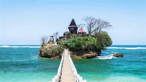 11 Spot Foto Pantai Balekambang MALANG (Harga Tiket, Rute Lokasi)