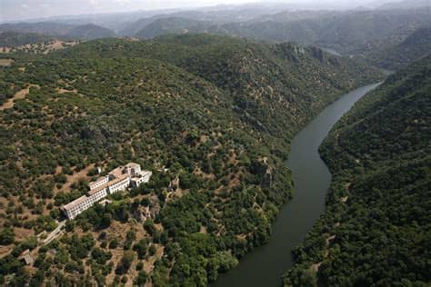 For added convenience, the property can provide towels and bed linen for. Casa Rural "La sierra". en pleno Parque Natural "Sierra de ...