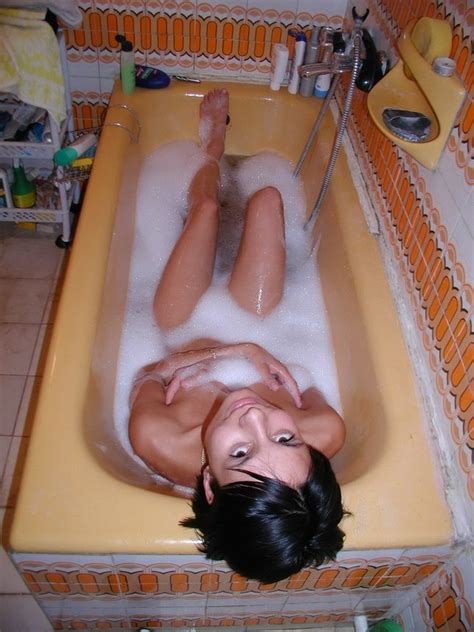 Amateur Porn Hairy Pussy Skinny Wife Enjoying A Bath Full