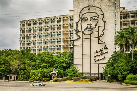 Ön är känd för sina cigarrer, sin goda rom och sina historiska. Sehenswürdigkeiten Kuba - Havanna Tipp und Highlight Plaza ...