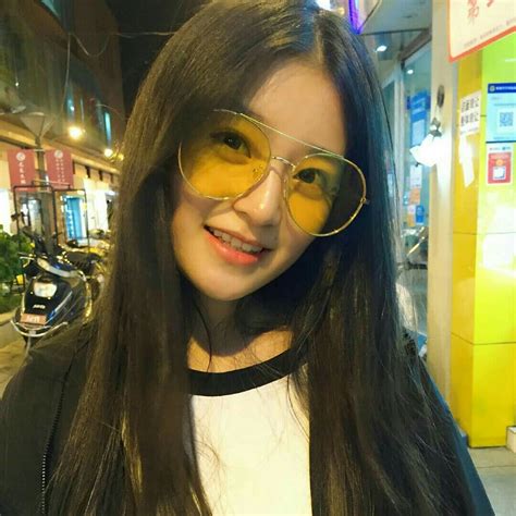 Hi guys, so i've been trying to encourage my mum to watch more kdramas as she has pretty much done most of the chinese, taiwanese, hong kong ones but she finds it difficult to keep up with korean dramas with chinese subs so just wondering if anyone knows of a good website to stream or. Biodata dan Profil Lengkap Chai Wei - Nona mandarin