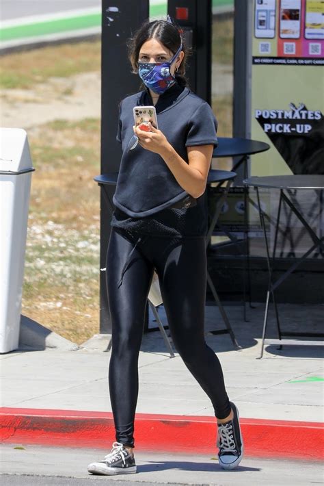 Eiza Gonzalez Showed Ooff Her Sexy Ass In Tight Leggings