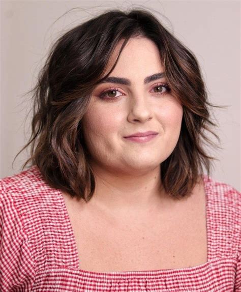 Textured Lob For Chubby Faces Plus Size Hairstyles Hairstyles For Fat Faces Wavy Haircuts